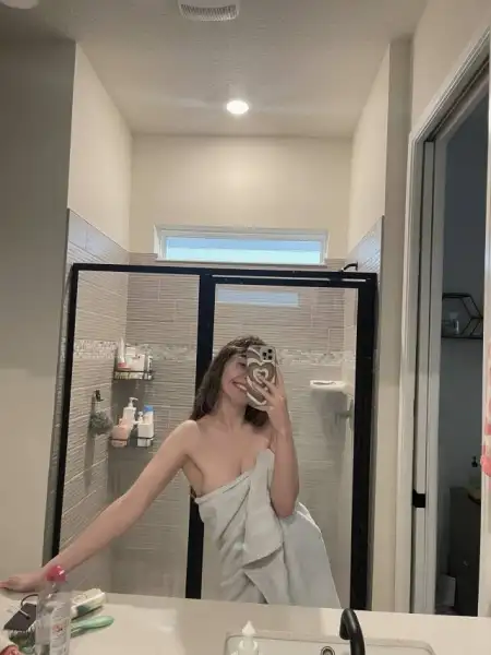 Hey baby💕i live alone in my apartment, You can come to my apartment or any you like 💕iam 1OO% Real,Young,Sexy