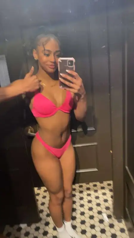 •Hello i’m in town looking to have an amazing experience ❤️❤️ this is neaveah