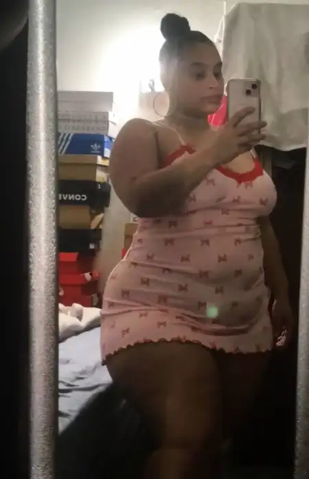 Hi Guys Am available now Come Smack it For Me 👋🏼 i Squirt💦 👅 24/7 Available for Outcall, Incall,Cardate 🚘 and FaceTime, vids🥵