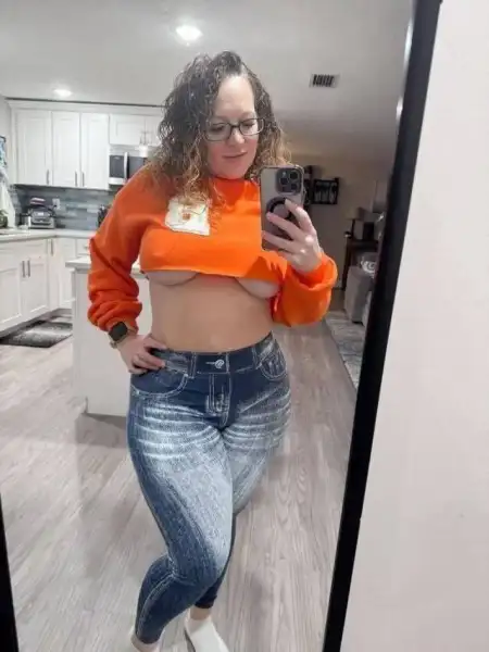 I'm available for Incall and Outcall 🥵🥵