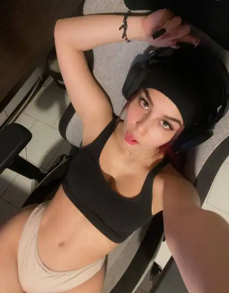 NO PAYMENT REQUIRED- SEXY SINGLE MOM AND TO HAVE FUN  I’m  a sexy mom of two kids. A single mom and I’m very horny all the ti