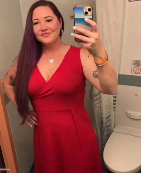 am married with two kids ,husband is on a business trip and wont be back till the end of the year, here see bi no king for fr