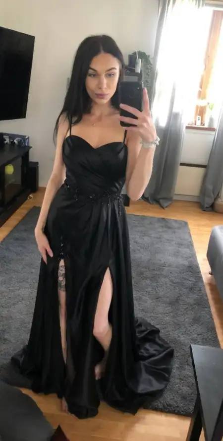 I’m back Real romantic woman is seeking the guy who needs a little more attention and more substance to his arrangement. When