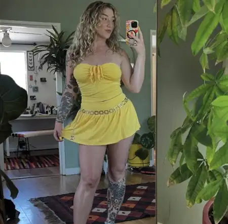 AVAILABLE FOR HOOKUP AND MASSAGE